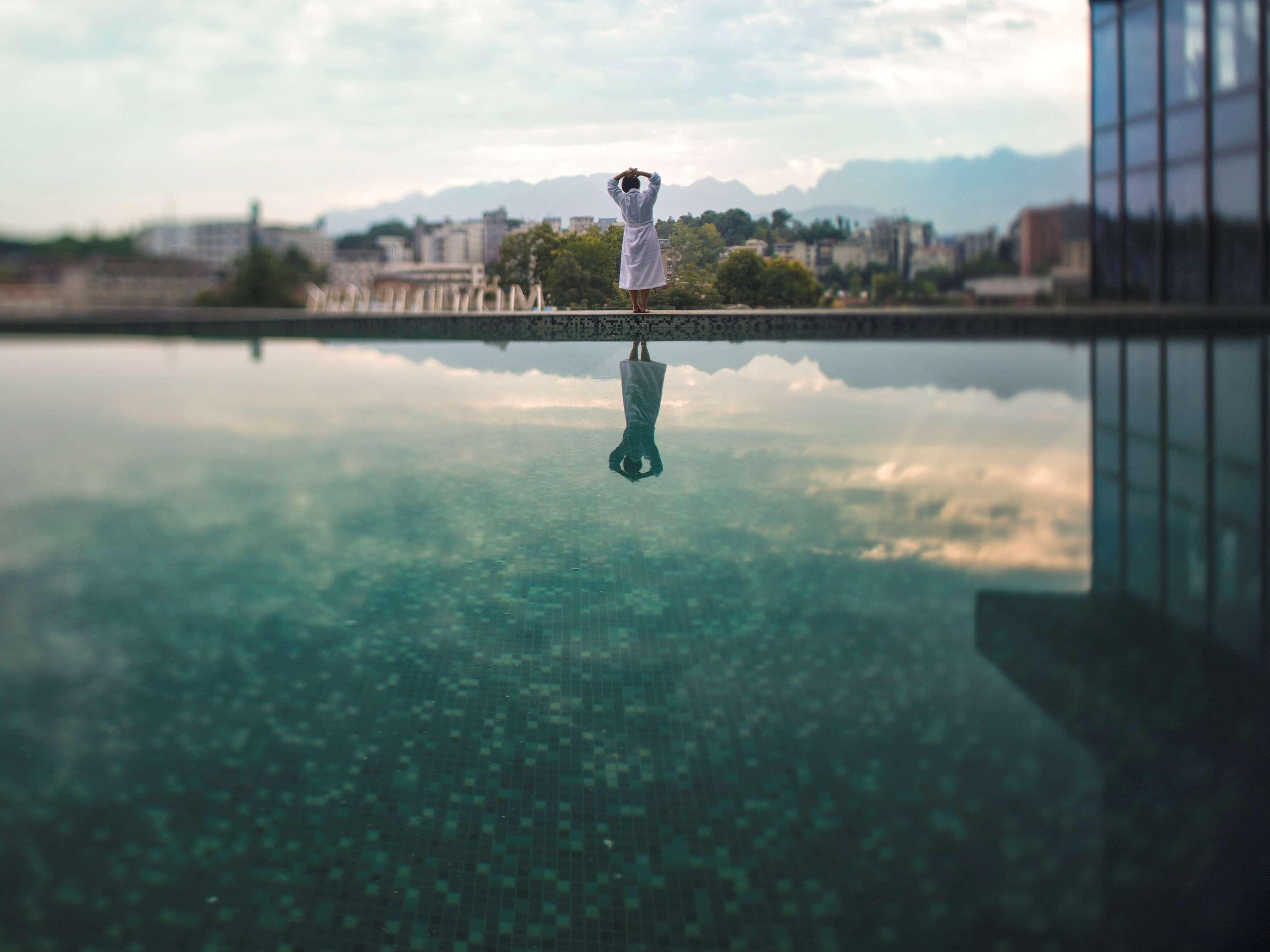 Movenpick Hotel Эньши Экстерьер фото