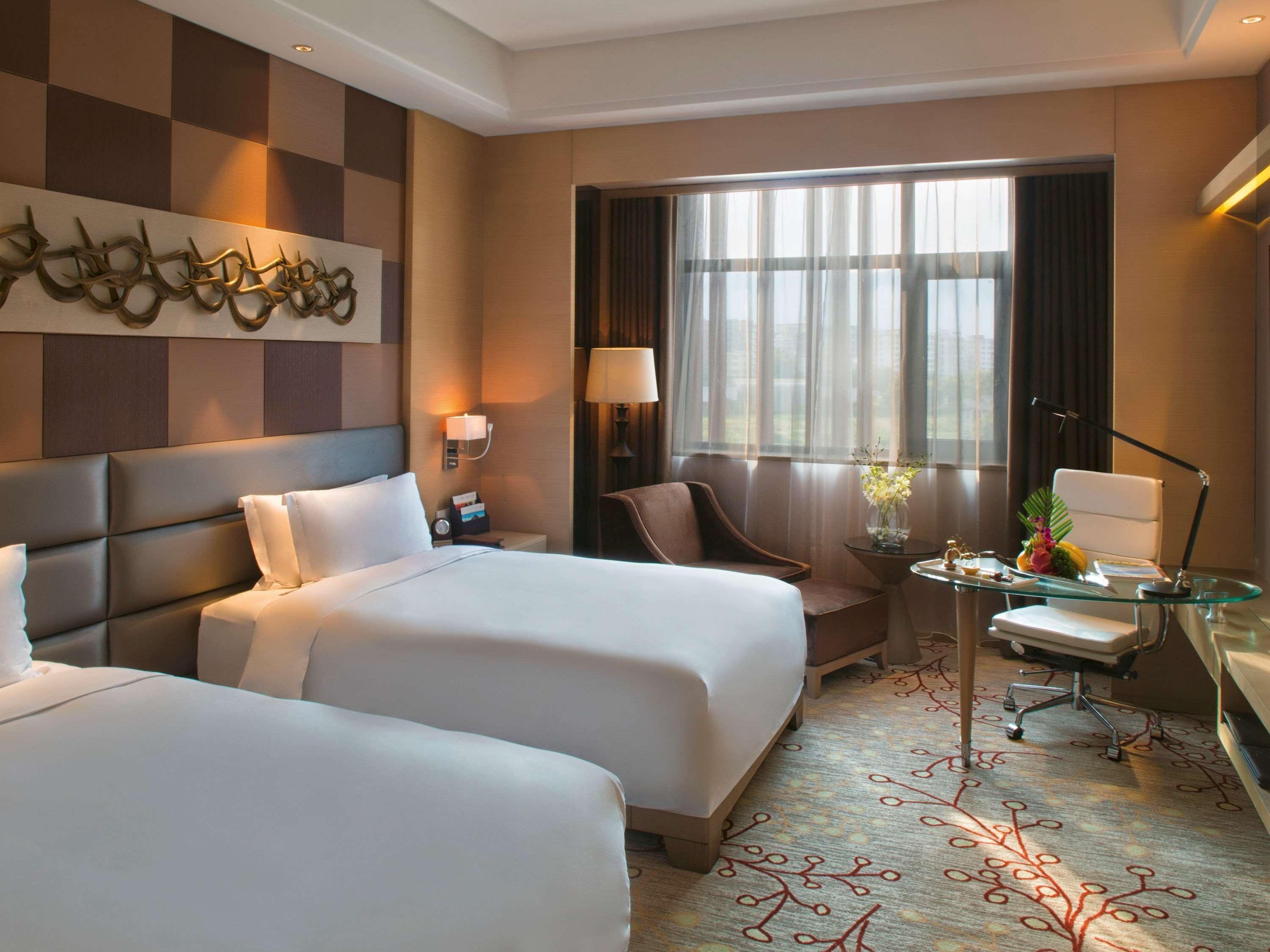 Movenpick Hotel Эньши Экстерьер фото