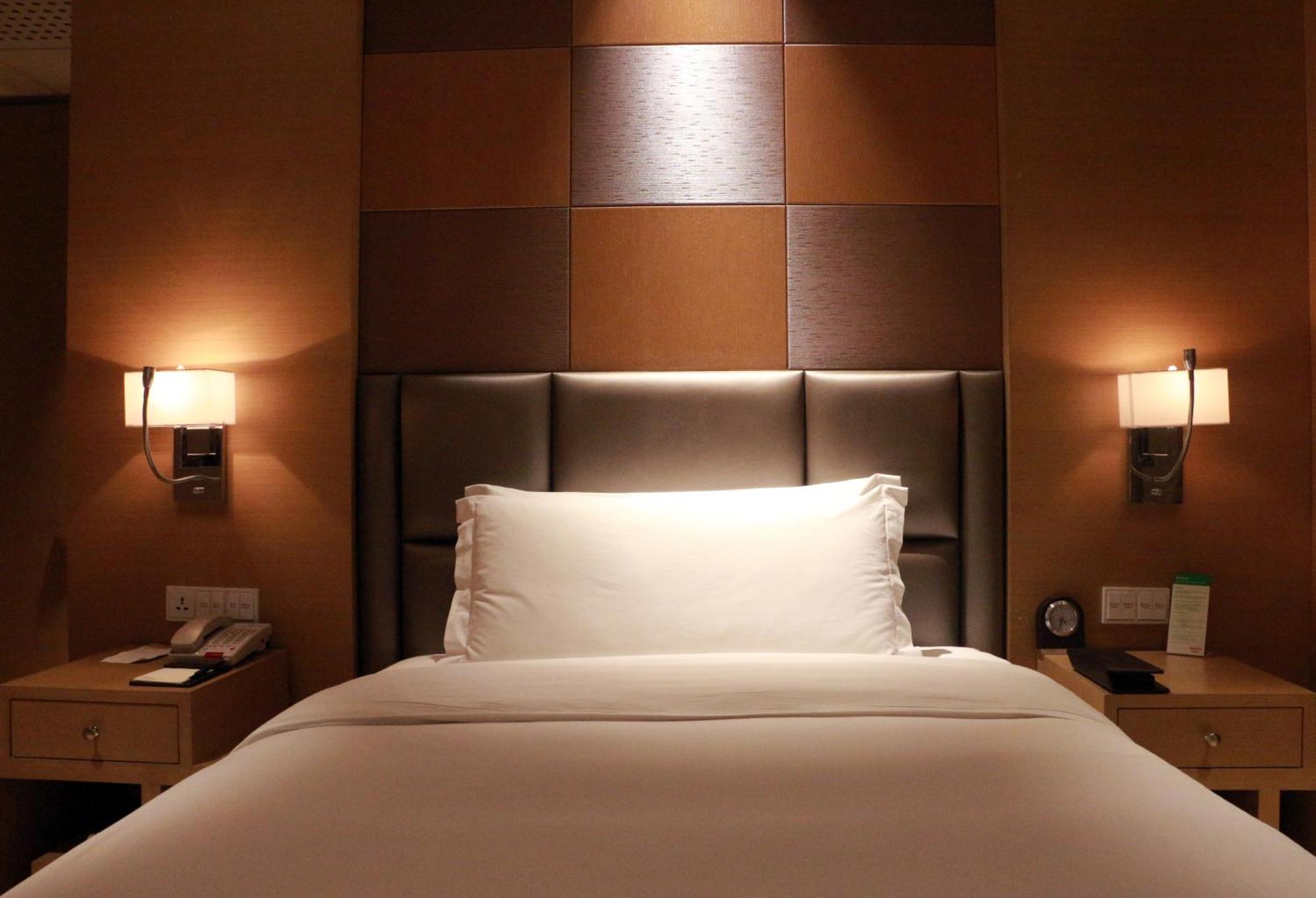 Movenpick Hotel Эньши Экстерьер фото