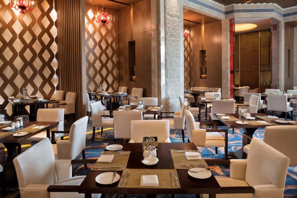 Movenpick Hotel Эньши Экстерьер фото