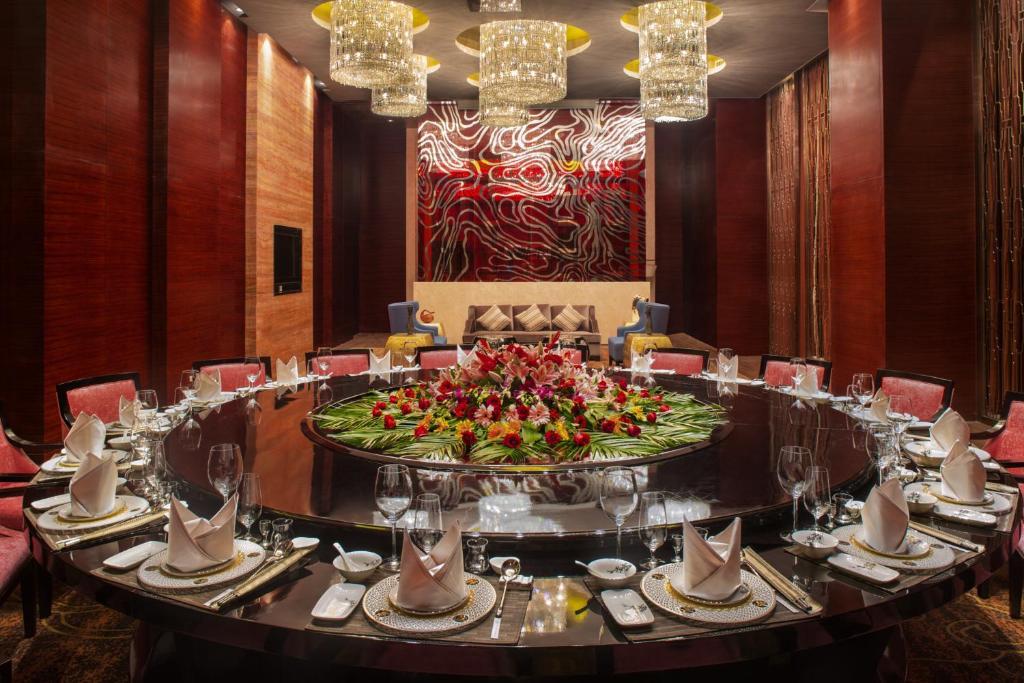 Movenpick Hotel Эньши Экстерьер фото