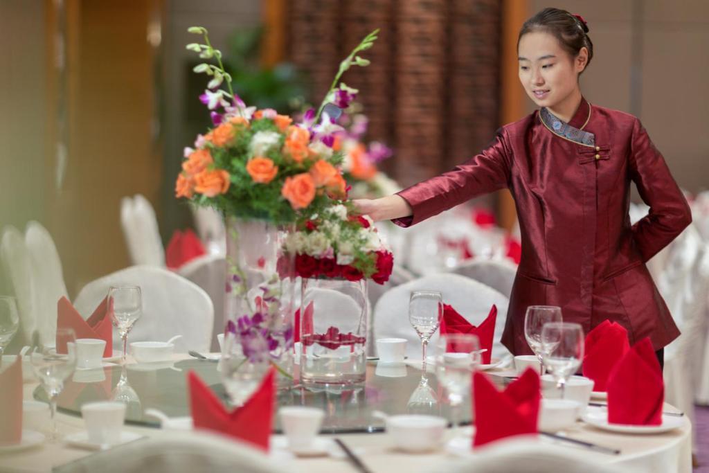 Movenpick Hotel Эньши Экстерьер фото